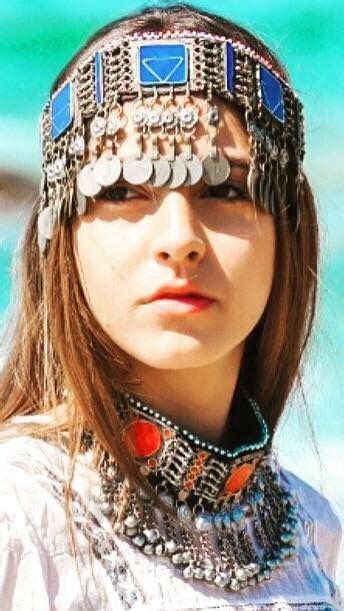 traditional persian girl headdress.